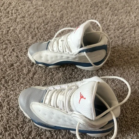 Used Jordan Kids Sneakers - White and Gray - Picture 3 of 5
